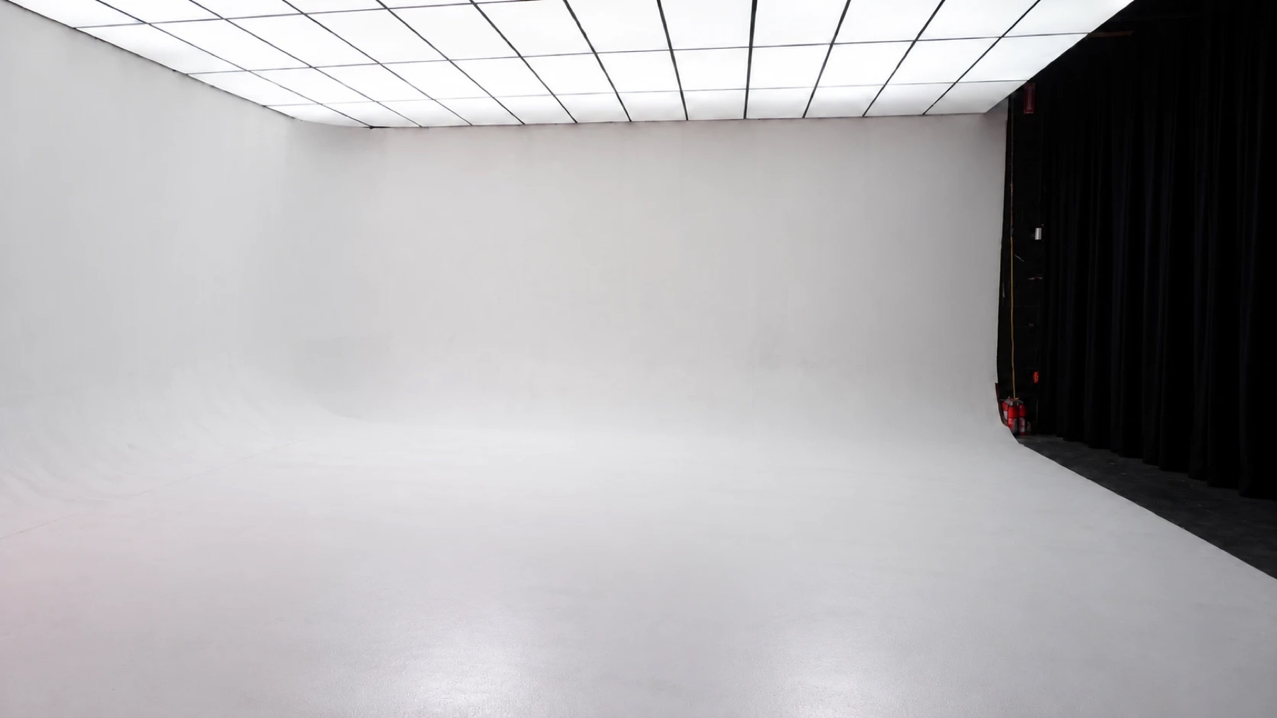 Moonlight Studio Toronto, Cyclorama