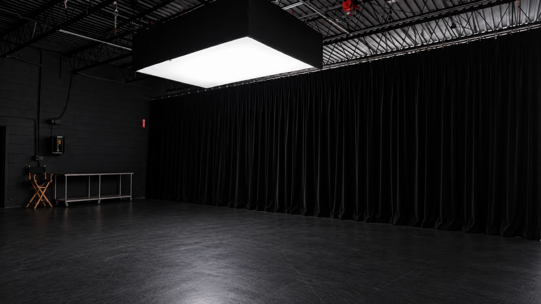 Moonlight Studio Toronto, Blackout Curtain