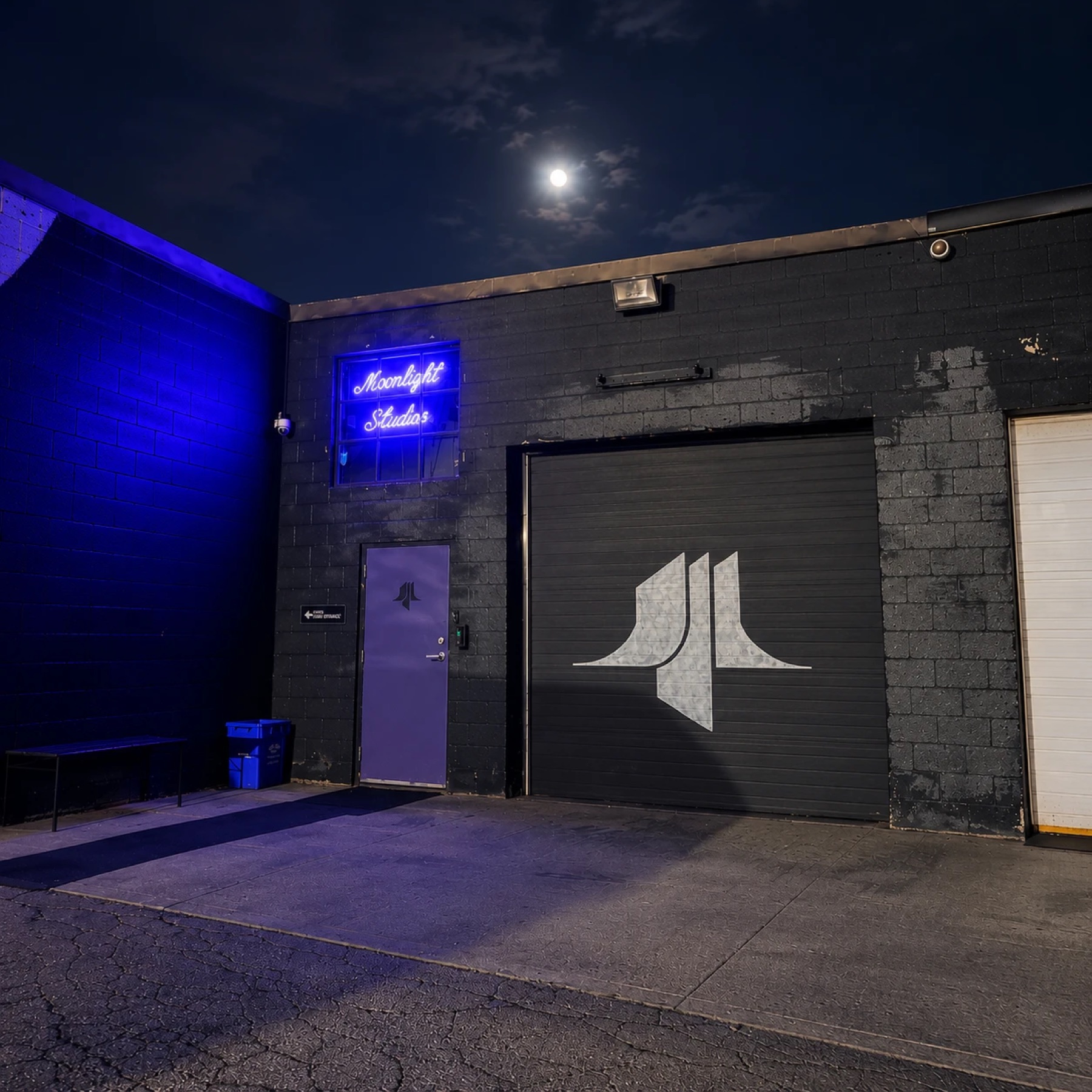Moonlight Studio Toronto, Entrance