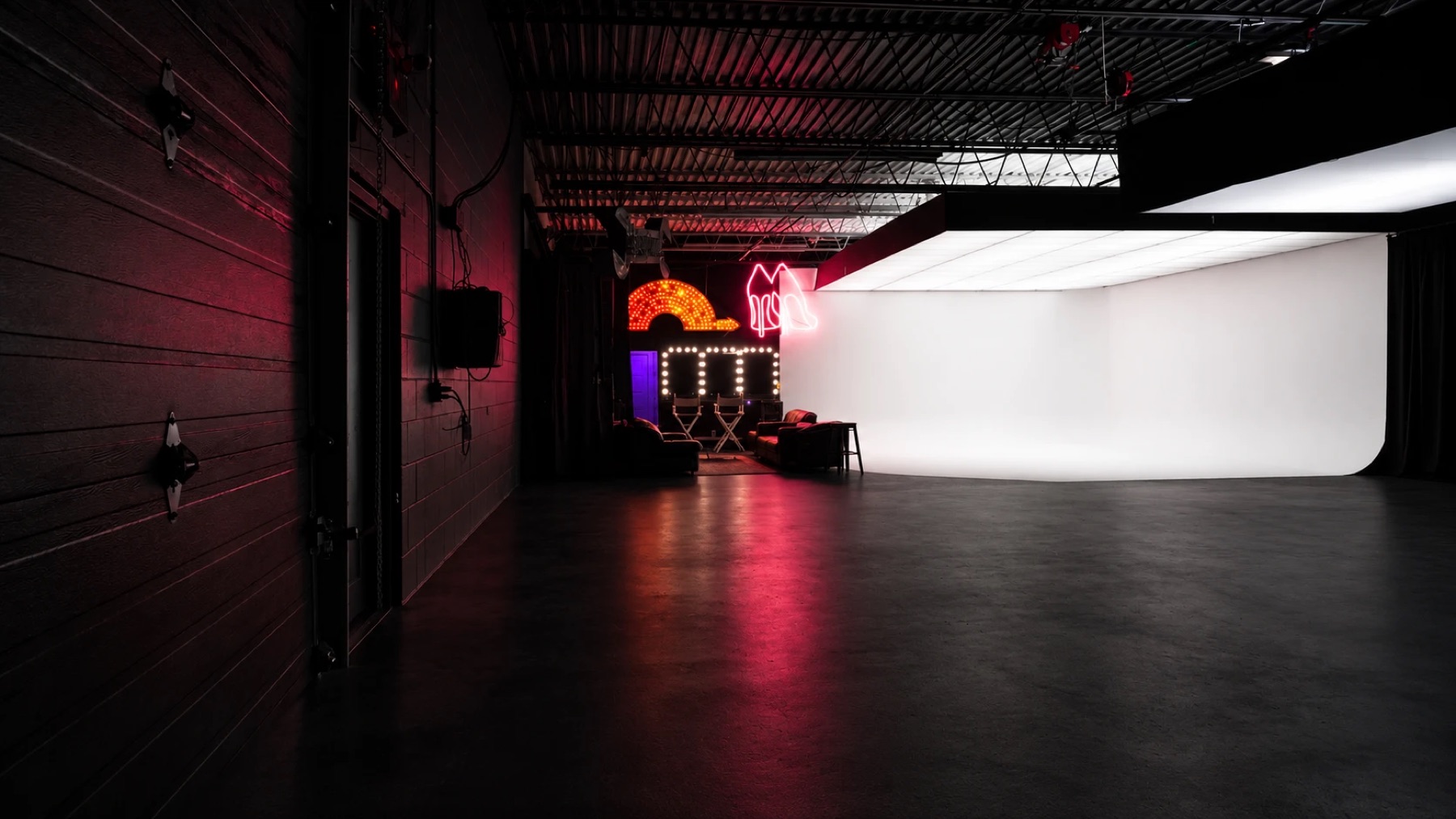 Moonlight Studio Toronto, Lounge and Cyclorama