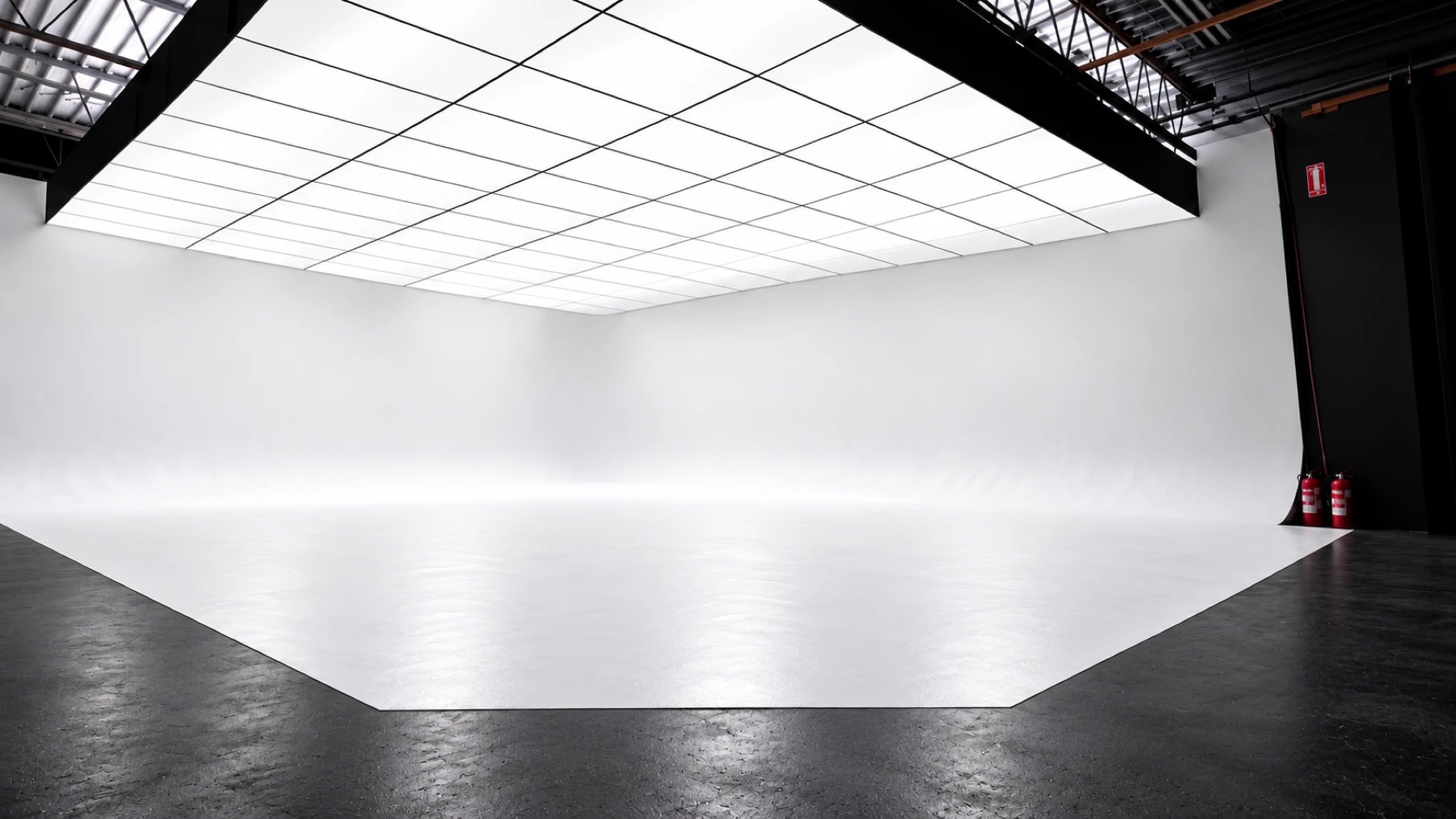 Moonlight Studio Toronto, Pre-Lit Cyclorama